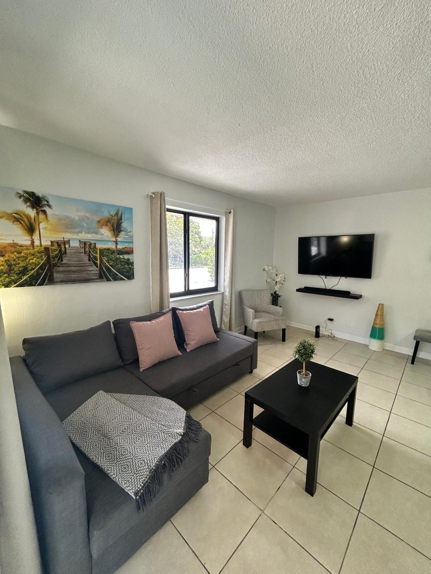 Apartment In Hollywood Close To Shops & Beach 110 Екстер'єр фото
